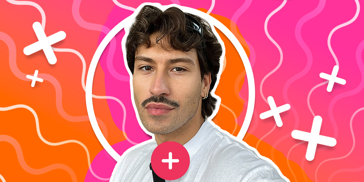 picture of ricotaquito next to tiktok follow symbols