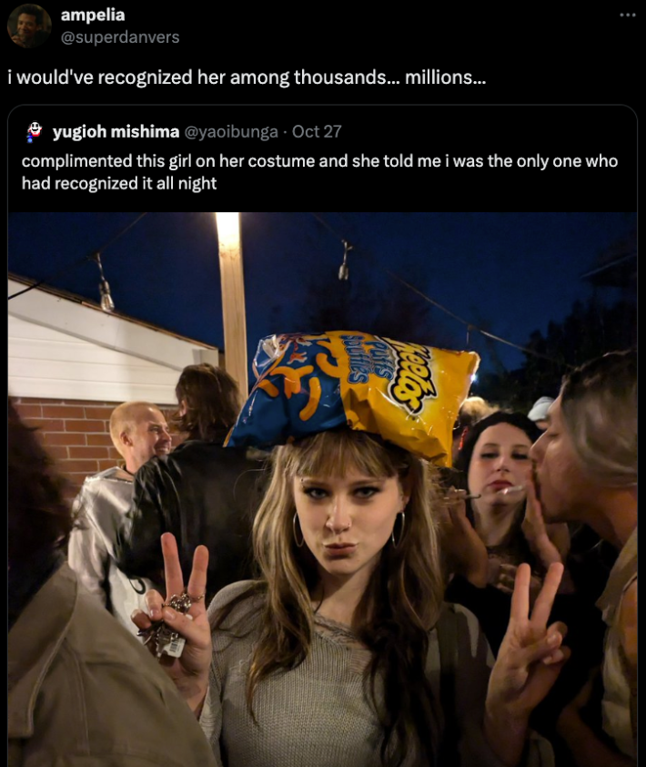 she's so crazy love her meme costume