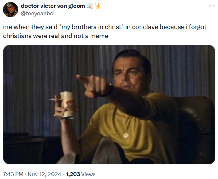 Tweet with the image of Leonardo DiCaprio pointing at his TV.