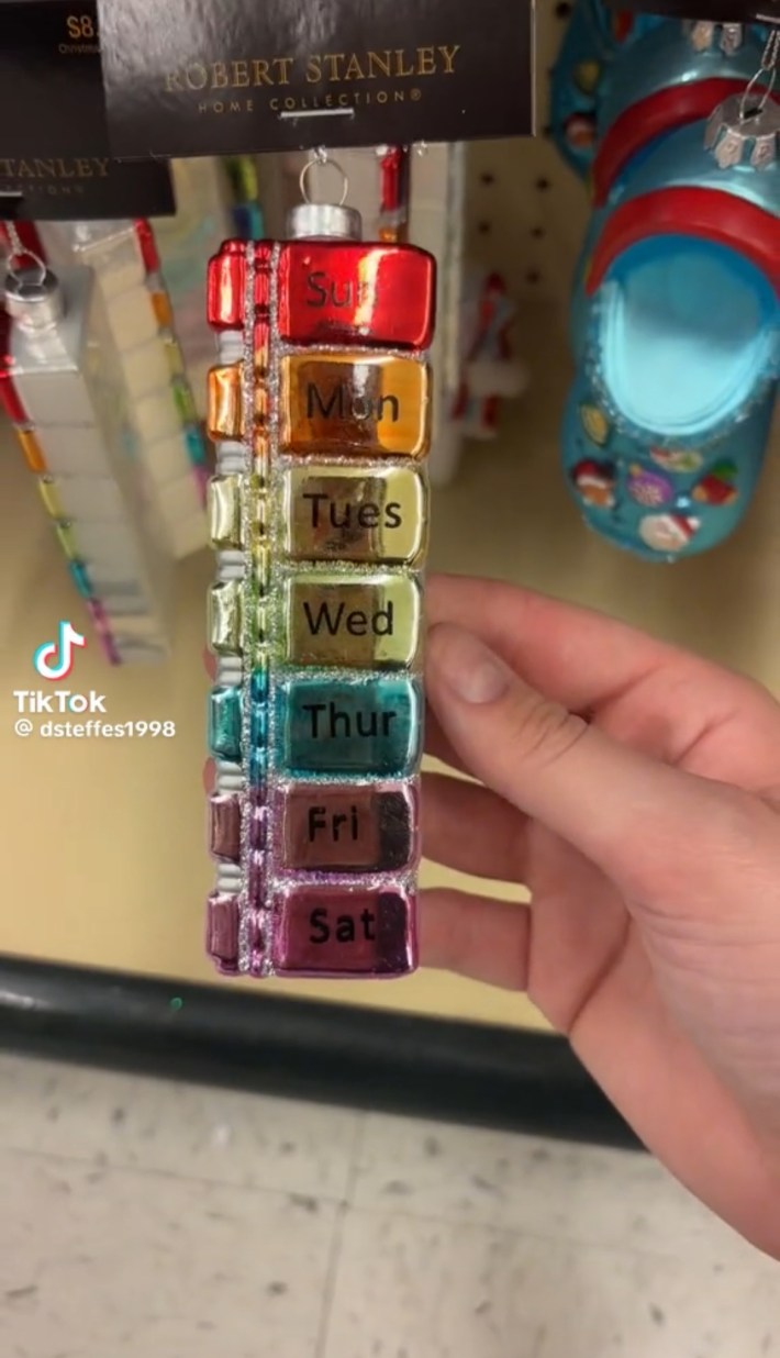 Rainbow pill organizer