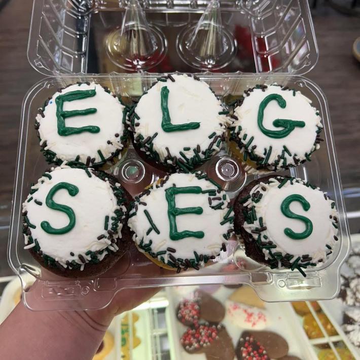 Eagles Super Bowl meme of cupcakes with the Mayor's misspelling, "ELGSES" on top.