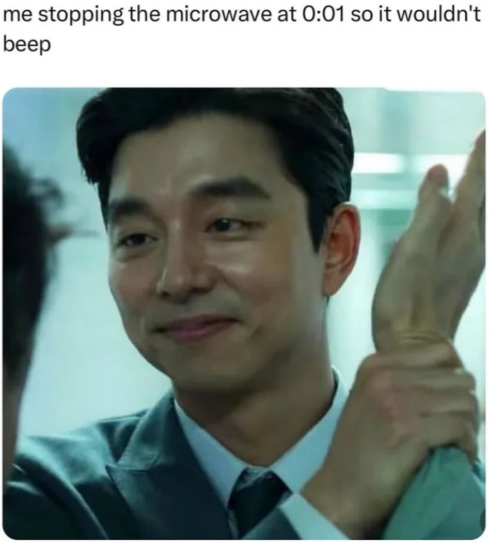 stopping the microwave at 0:01 squid game season two