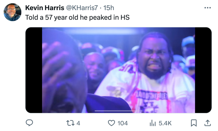 Reaction to Alexis Ohanian's clapback, text reads, "Told a 57 year old he peaked in HS" with a blurry photo of Kenan Thompson grimacing.