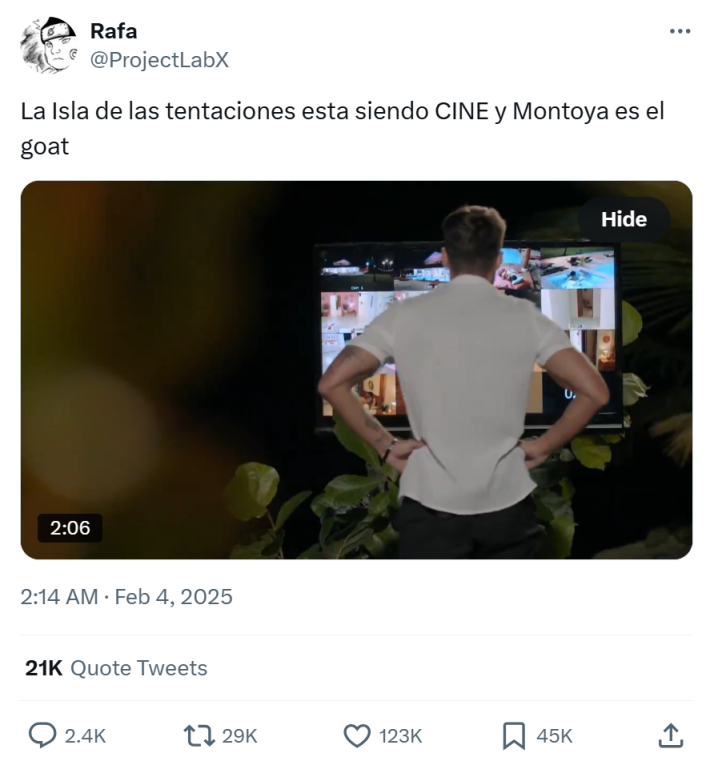 Montoya from La Isla de las tentaciones being shown that his girlfriend is cheating on him.