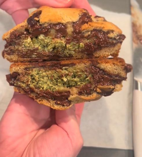 TikTok video showing the insides of a Dubai cookie.