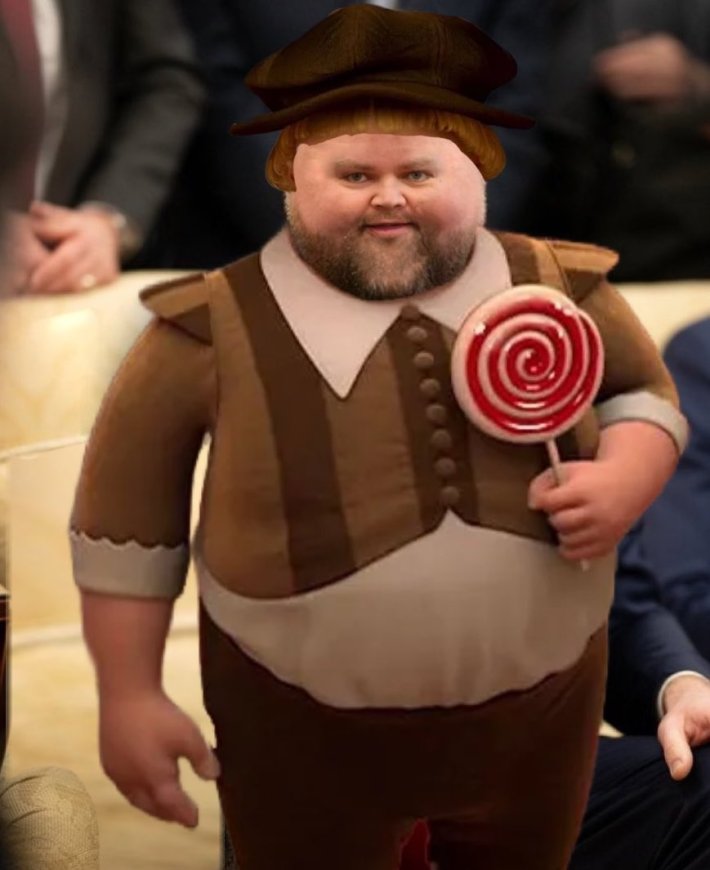 JD Vance Photoshop meme showing him dressed as a Victorian child holding a lollipop.