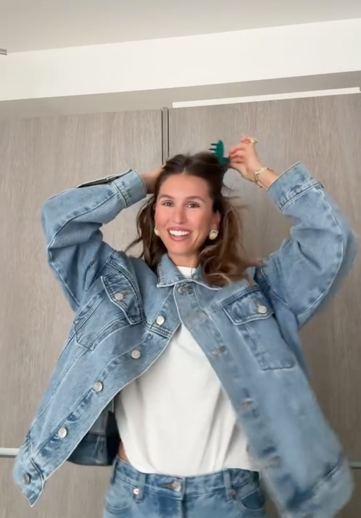 @chelseaparkee on TikTok clips hair up