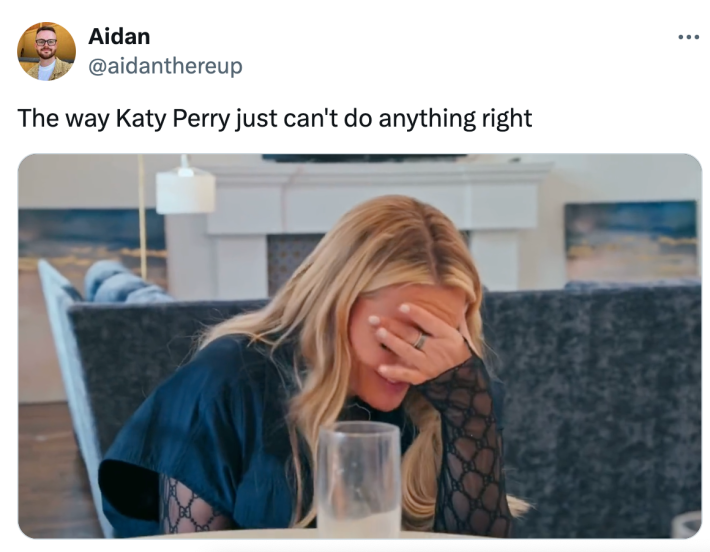 Tweet that reads, "The way Katy Perry just can't do anything right" with a woman laughing into her hand.