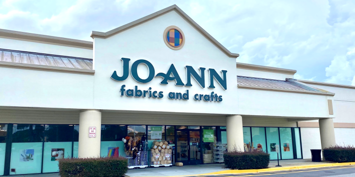 Storefront of Joann's fabrics.
