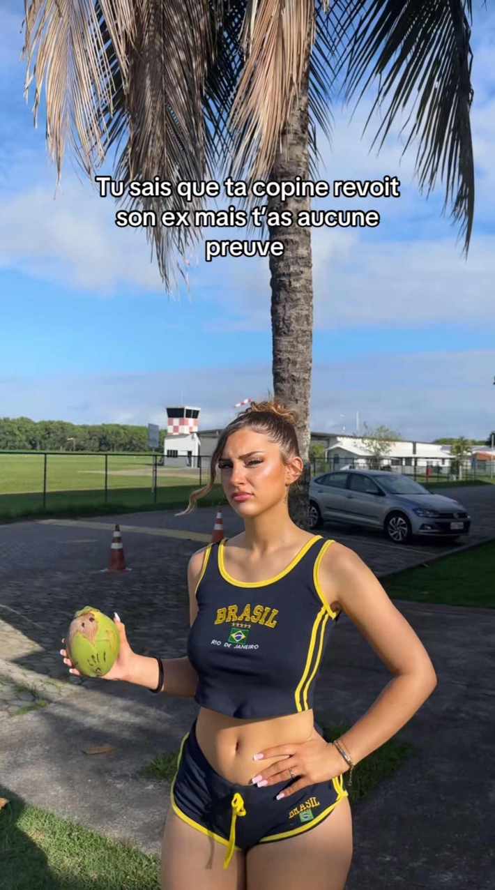 TikTok post of a woman imitating Doakes from 'Dexter' staring. Text overlay reads, translated from French, "When you know your friend is seeing her ex again, but you don't have any proof."