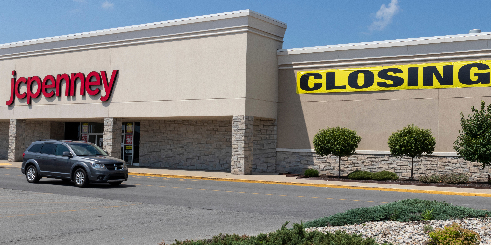 A JC Penney store in Kokomo Florida with a closing sign on it.