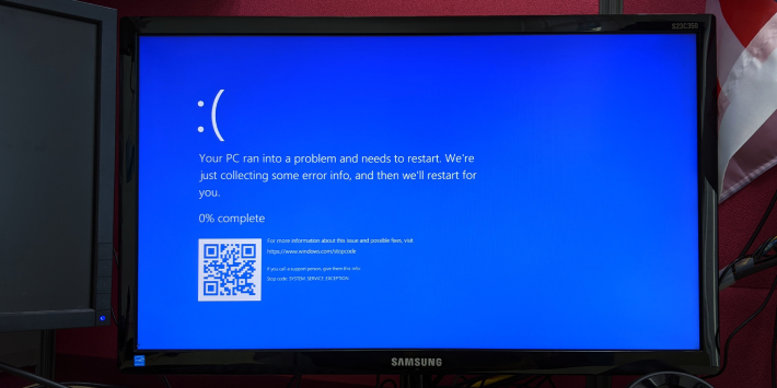 computer screen showing microsoft blue screen of death