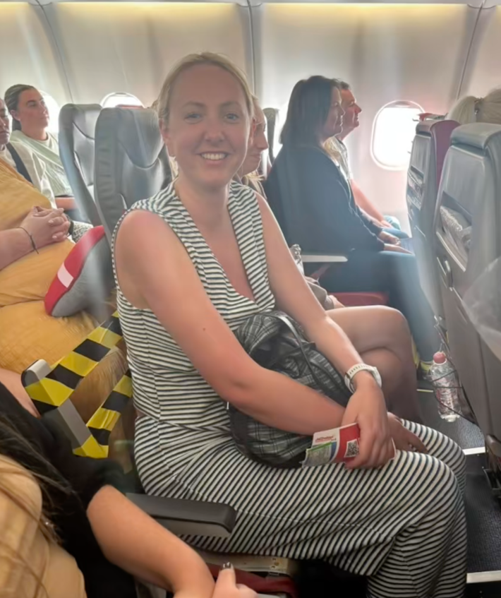 A video of @charlotteoandr’s seat on a Jet2 flight went viral with 32 million views back in April. The TikTok creator shared images of herself on a makeshift seat in the middle of a completely packed flight.