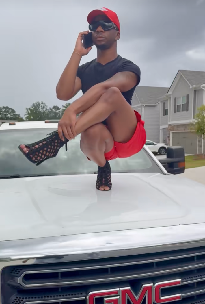 nicki minaj pose challenge on TikTok