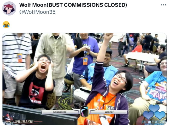 Image of KojiOG and GO1 from the Evo 2015 game where the former is "screaming" and the latter is cheering.