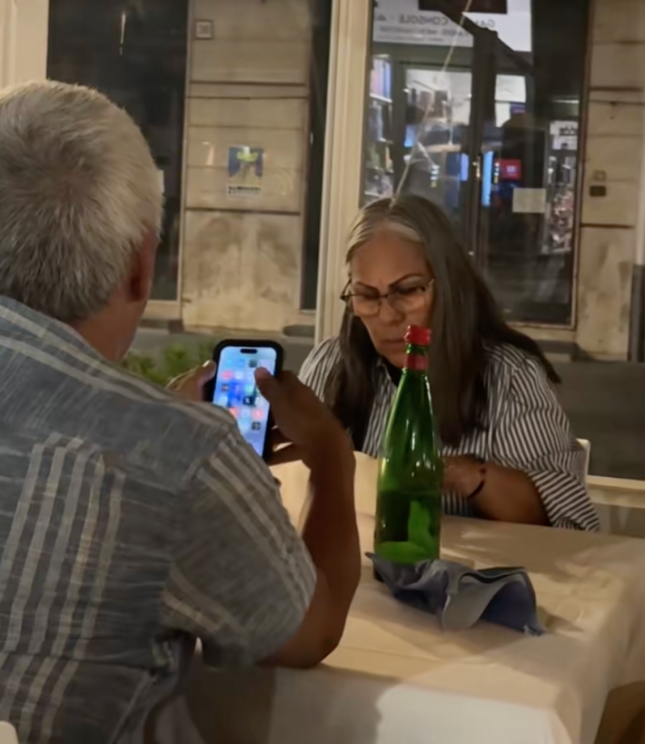 The married man in the clip is seen messaging a woman on the chat platform Wingtalks during dinner with his wife. “I love you my beautiful. I love you with all my heart,” he wrote.