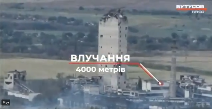 A view of building rubble with a 4000 meter marker shown on the screen.