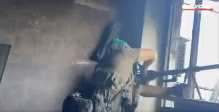 Blurry footage of the Ukrainian sniper preparing their shot.