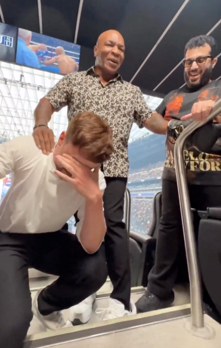 @scubaryan_/X MrBeast punched by Mike Tyson promoting Sept 13,2025 Crawford-Alvarez fight MrBeast doubled over in pain as Tyson laughs