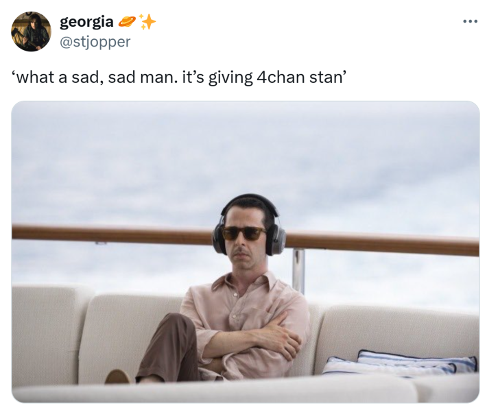 4chan stan tweet reaction vibing with the song.