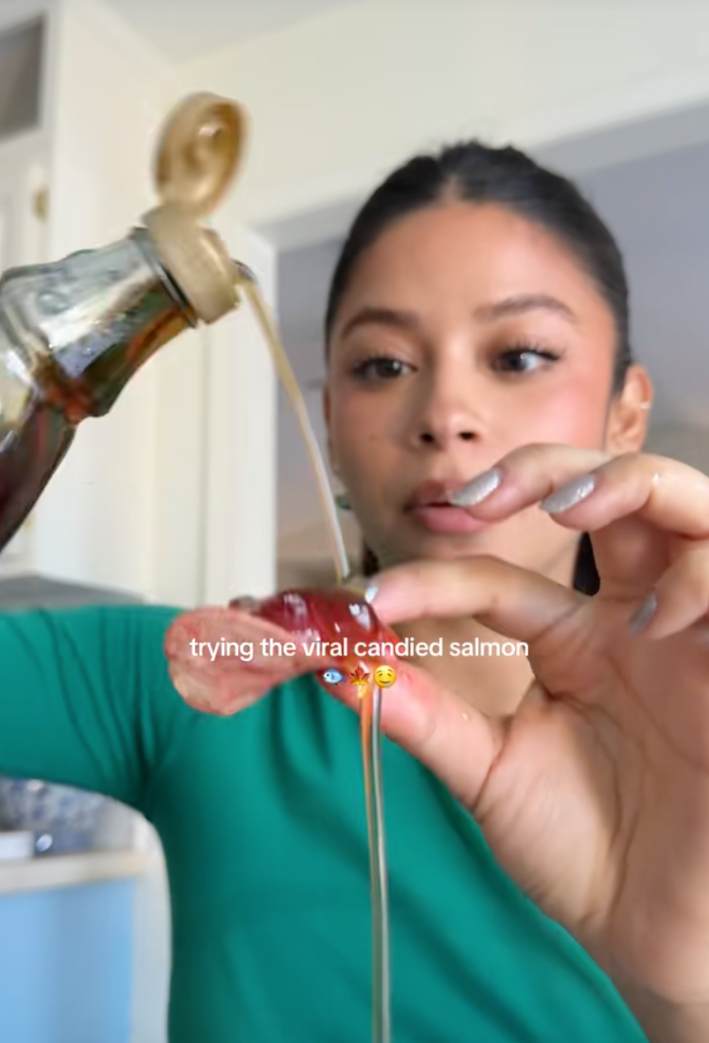 @yolandaadiazz/TikTok trying maple glazed salmon topped with more maple syrup