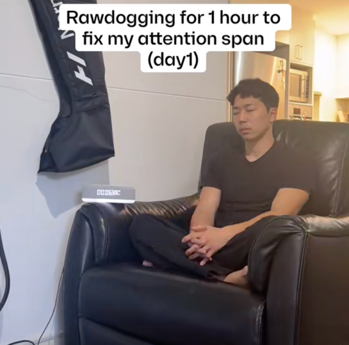 @productive.rowan/TikTok "rawdogging for 1 hour to fix my attention span (day 1)"