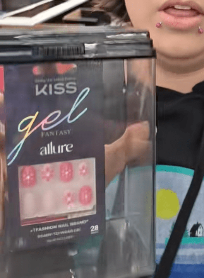 @stephaniecurry100/TikTok press on nails secured in a plastic lock box