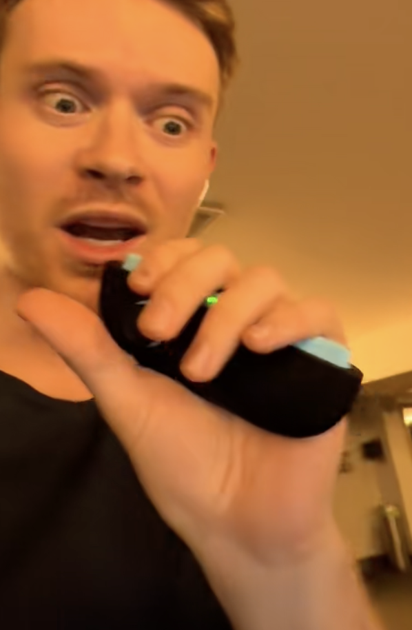 @max_balegde/TikTok playing Nintendo Switch while on treadmill at the gym