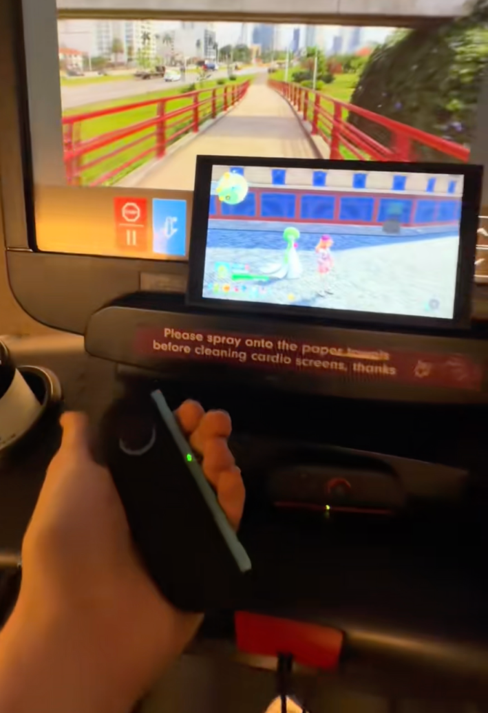 @max_balegde/TikTok playing Nintendo Switch while on treadmill at the gym