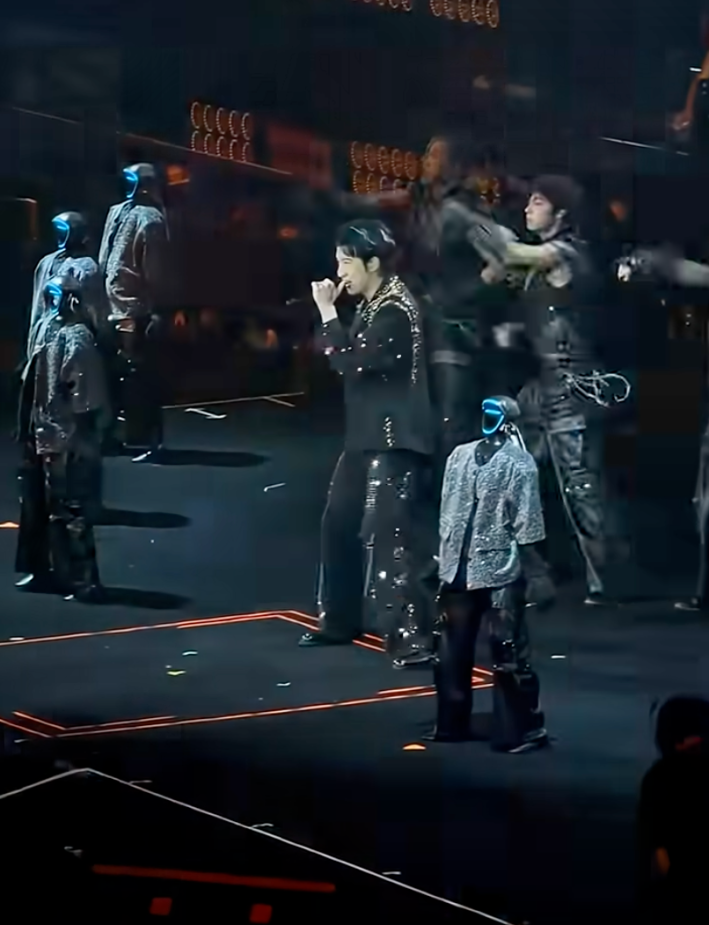 dancing robots onstage at a Wang Leehom concert in Chengdu