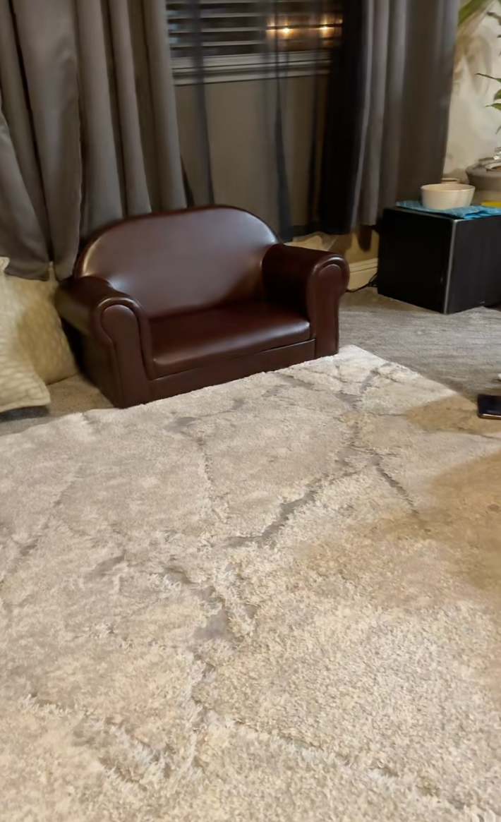 @josuemtz27/TikTok tiny couch