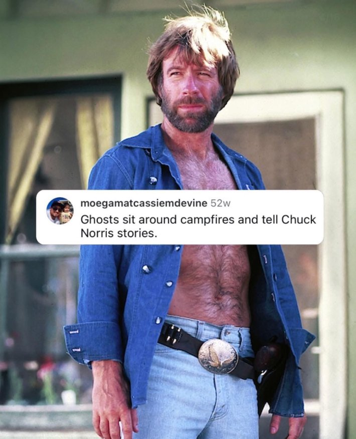Meme de Chuck Norris sobre histórias de fantasmas.