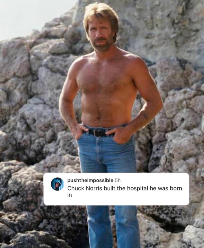 Meme de Chuck Norris sobre a construção de um hospital.