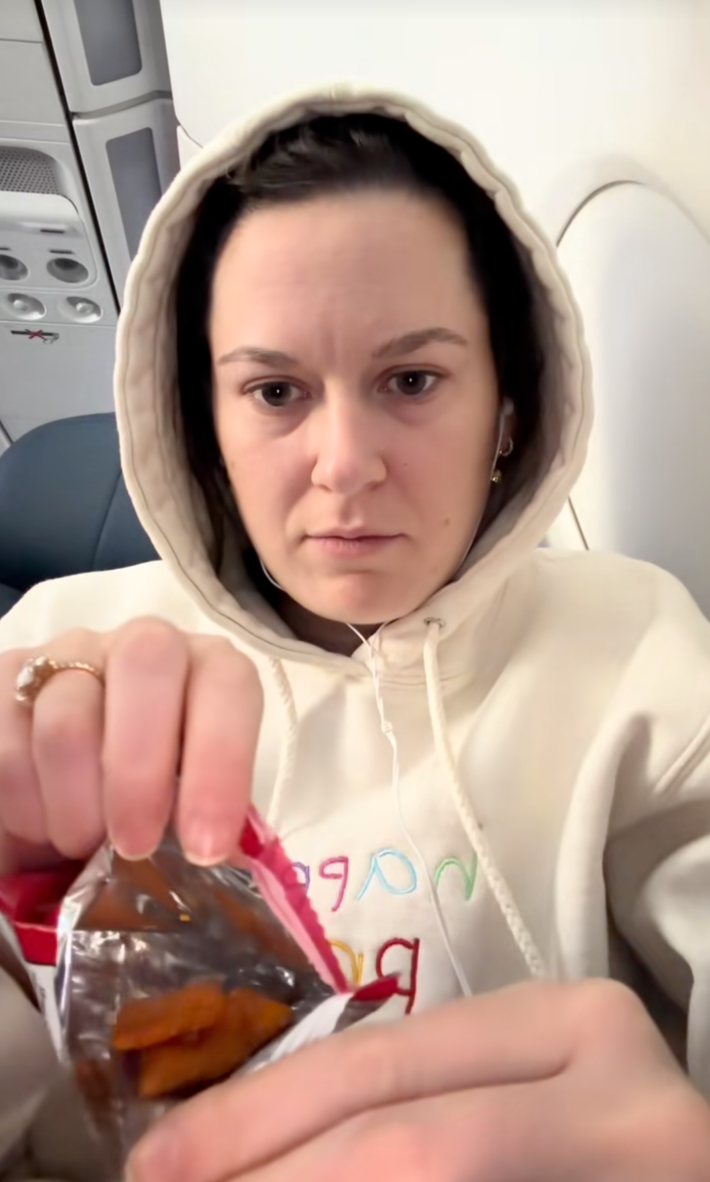 @kelligt/TikTok opening a mostly empty bag of cheez-its on a delta flight