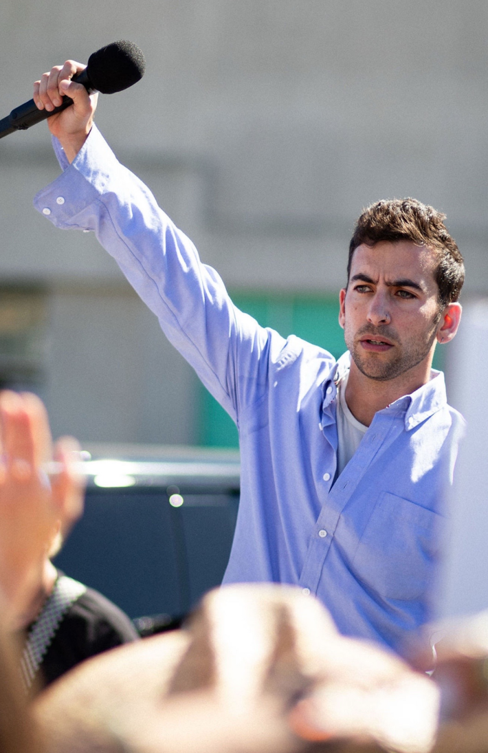 petsmart trueer em um comício para obter respostas