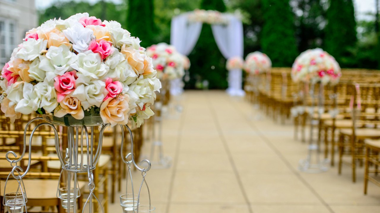 Groom Tricks Friend Into Coming Early for Wedding, Expects Him to Help Set Up