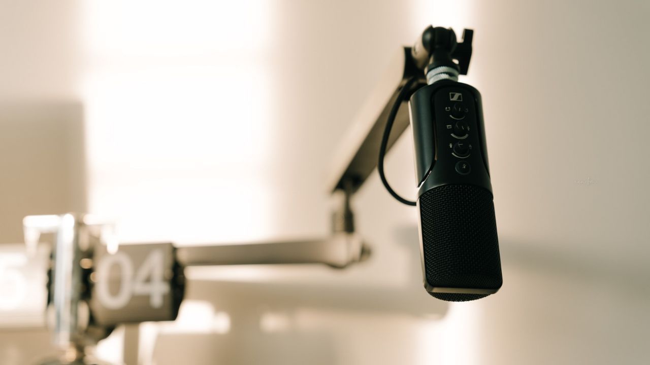Reddit users reveal the podcasts they couldn't stop binge listening to.