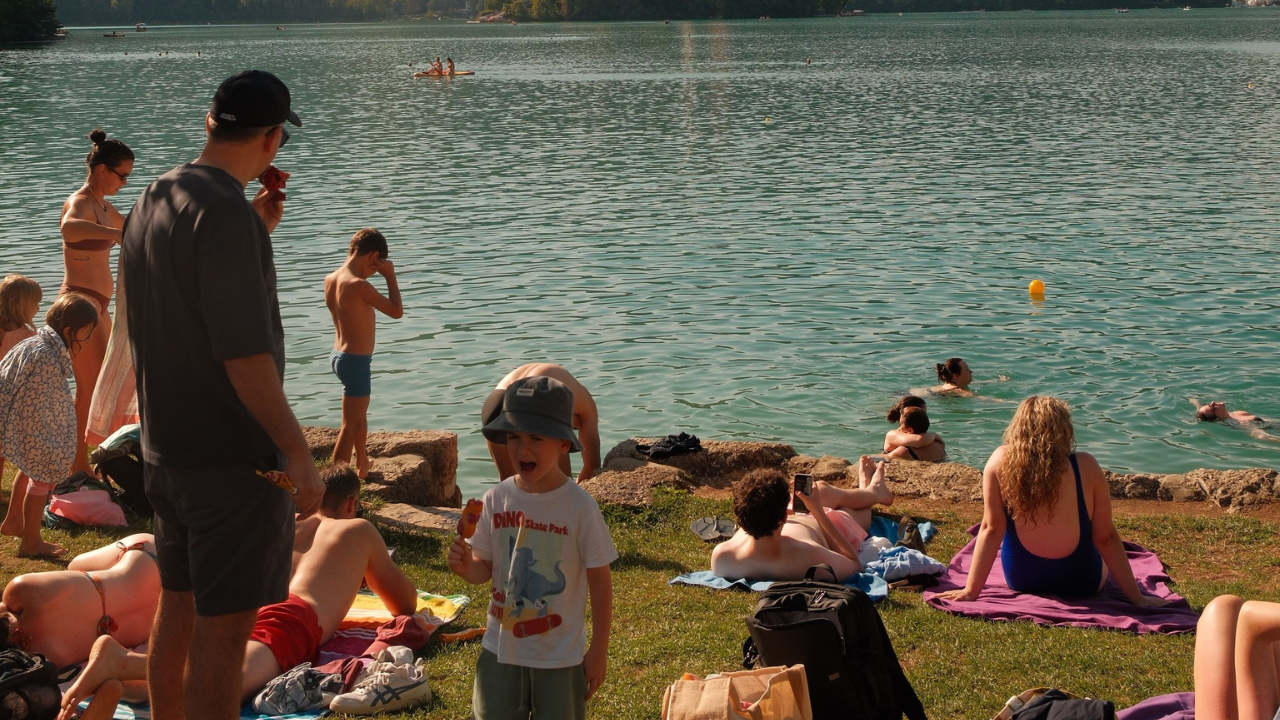Redditor Questions Friends’ Vacation Cost-Sharing Rules After an Airbnb Gets Bigger, Prompting One Parent to Say: ‘They Are Wrong’