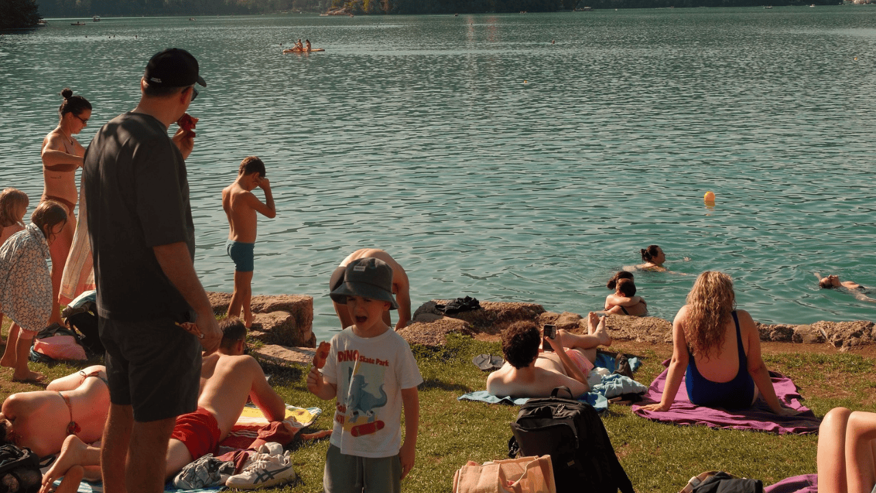 Redditor Refuses to Split Vacation Costs for Friends’ Kids