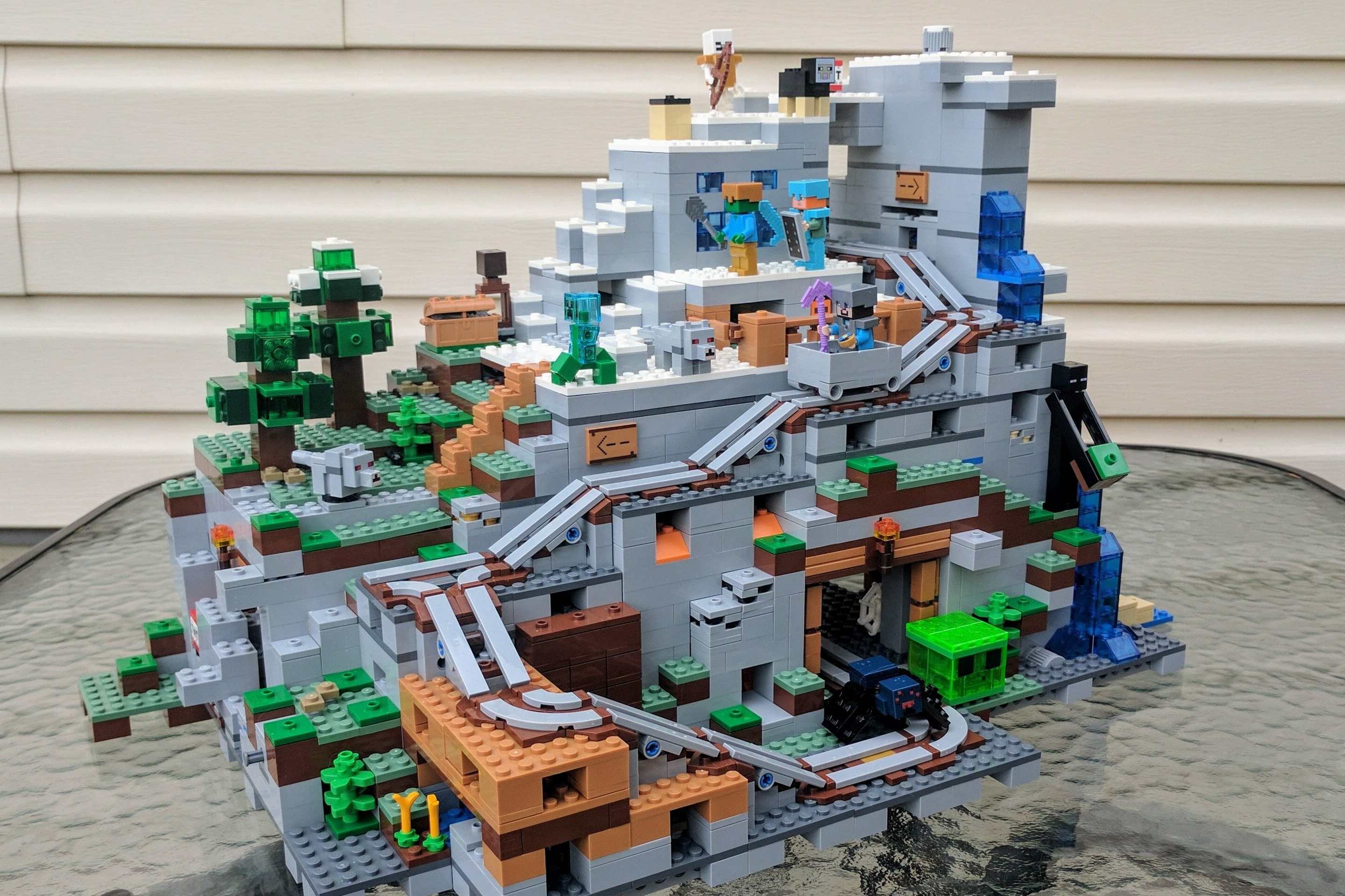 lego minecraft mountain