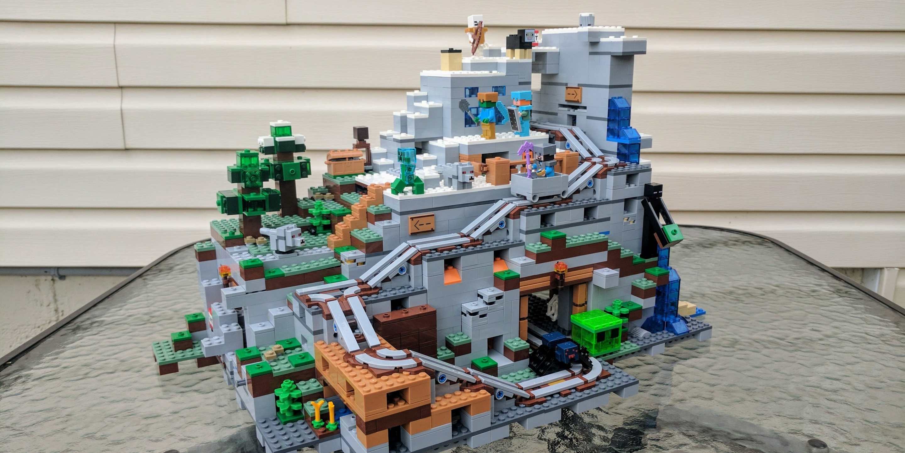 lego minecraft mountain
