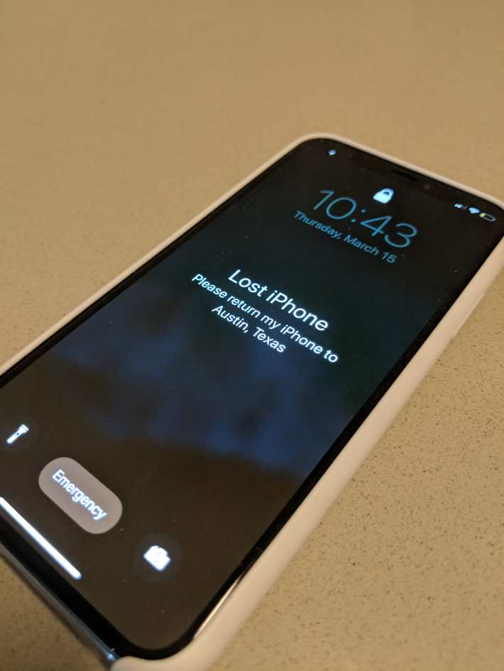 how does find my iphone work