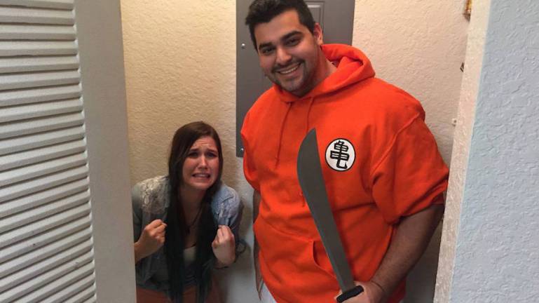 Adkins poses with a fan 