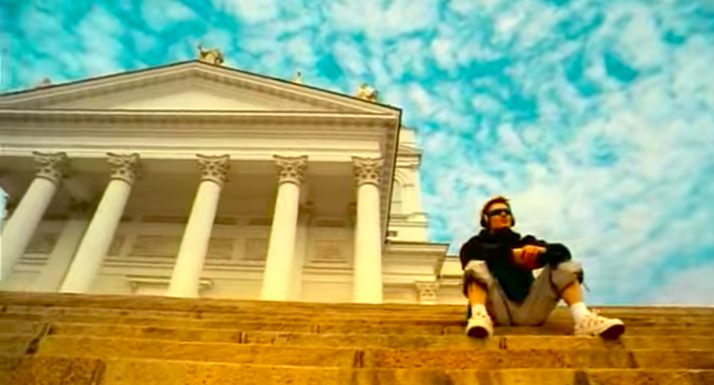 darude sandstorm meme